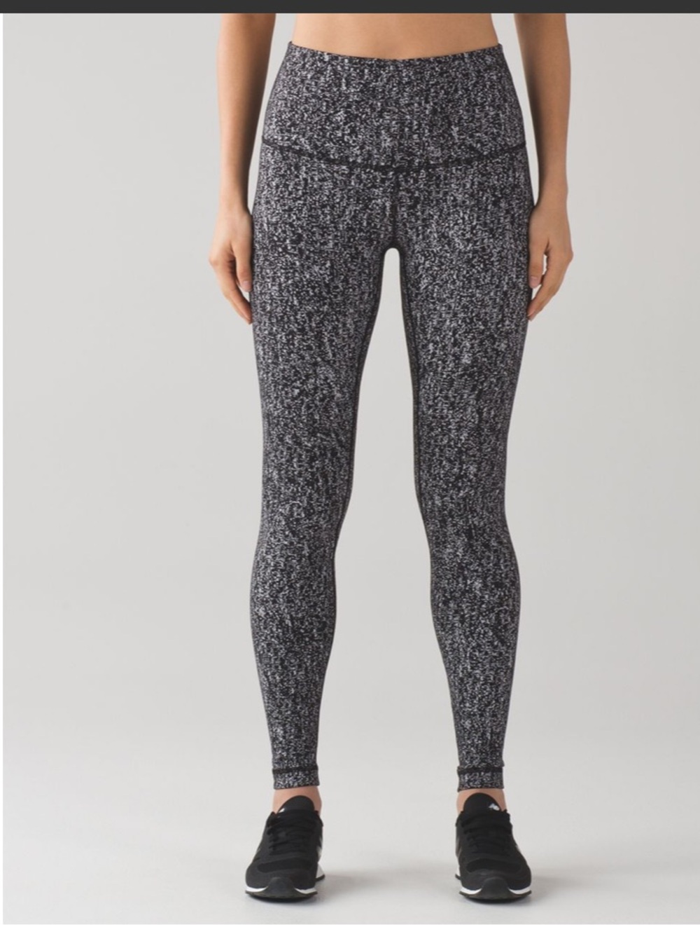 Lululemon •Wunder Under Highrise • Size 8